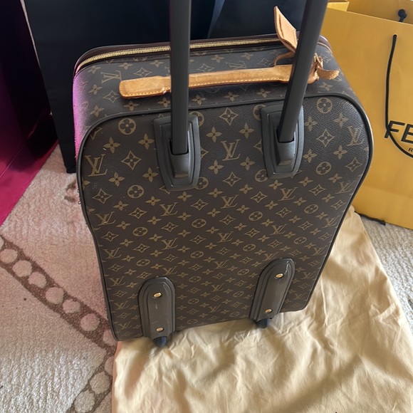 Authentic Louis Vuitton carry on monogram - Picture 6 of 16